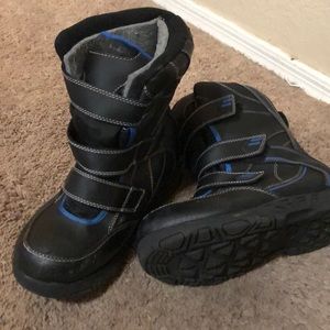 Boys size 3 rugged outdoor boots